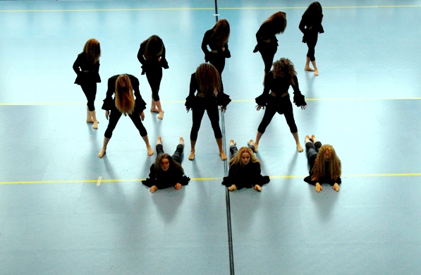 choreografie  "NÄšKDO TO RĂD "HOUSE"" - hudba Apollo 440