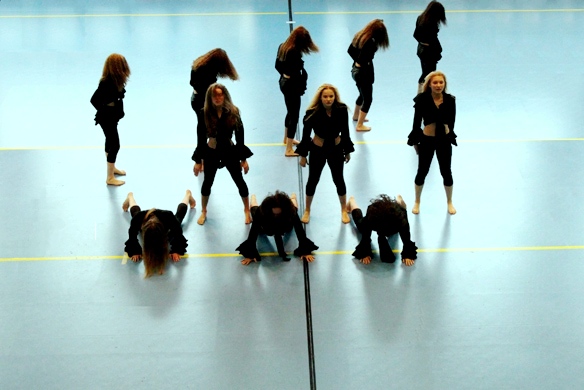 choreografie  "NÄšKDO TO RĂD "HOUSE"" - hudba Apollo 440