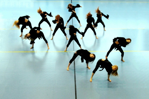 choreografie  "NÄšKDO TO RĂD "HOUSE"" - hudba Apollo 440